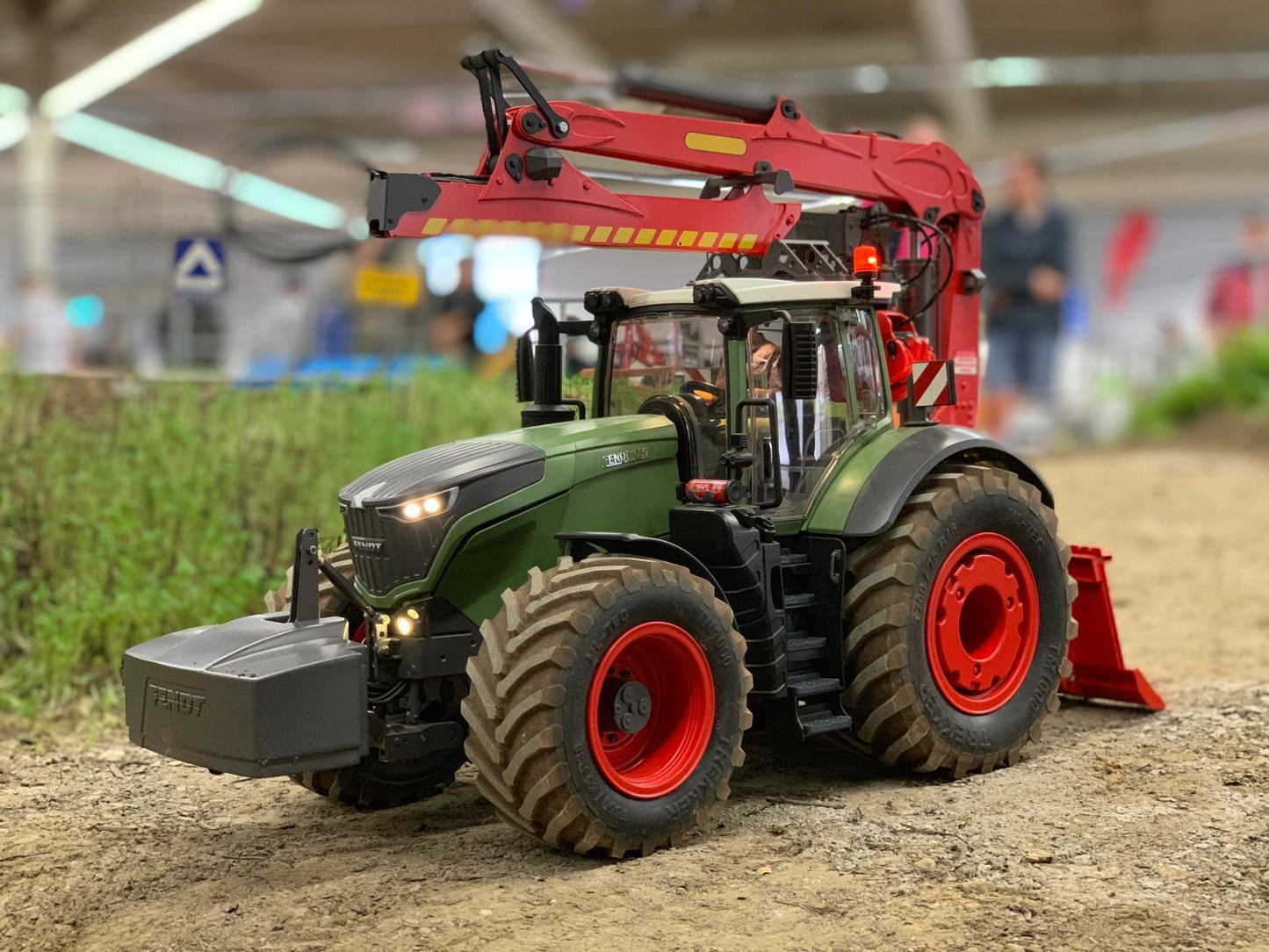 Bruder Fendt 1050 Haube fertig lackiert und beleuchtet